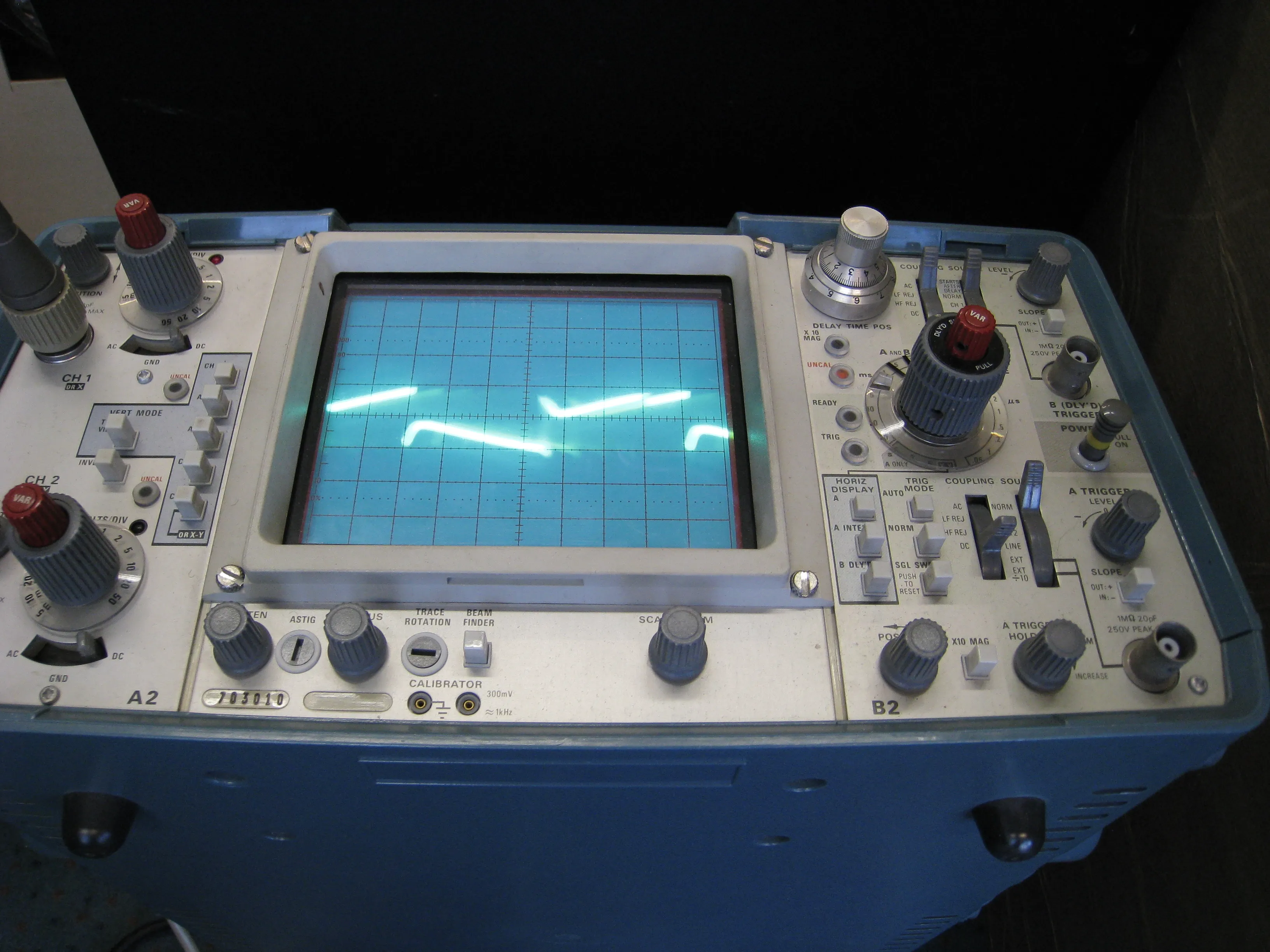 The oscilloscope screen showing a stepped waveform